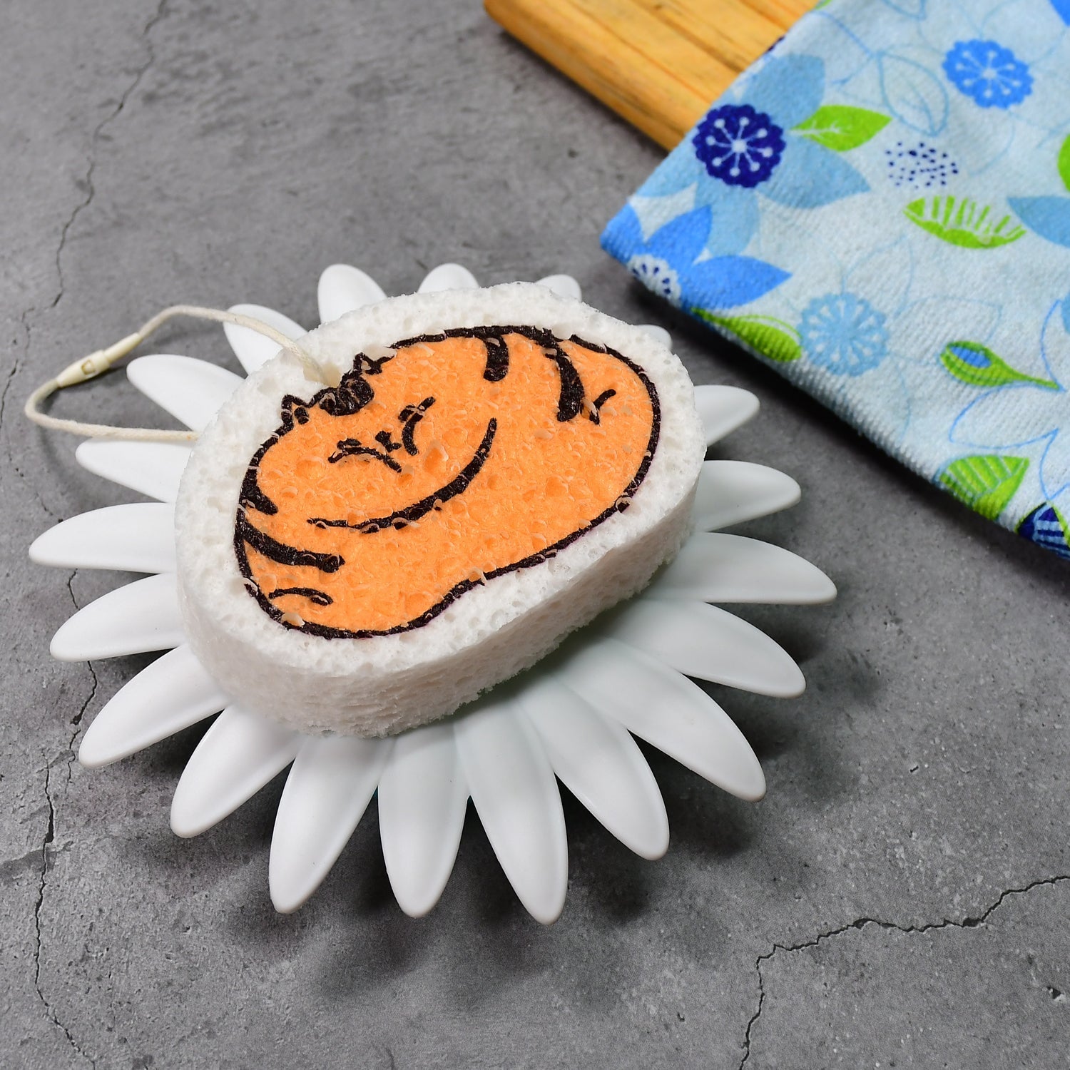 Compressed Wood Pulp Sponge. Creative Cartoon Design Scouring Pad Dishwashing Absorbing Pad. Kitchen Cleaning Tool.