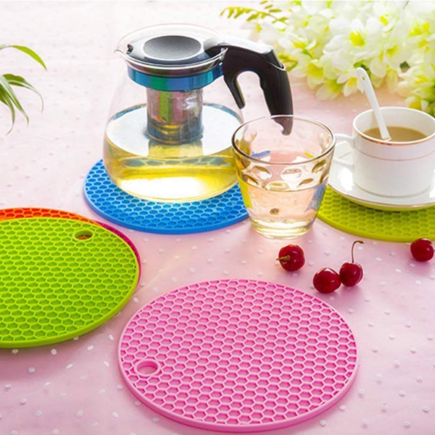 1Pc Silicone Hot Mat used for breakfast, lunch and dinner purposes in different-different places.