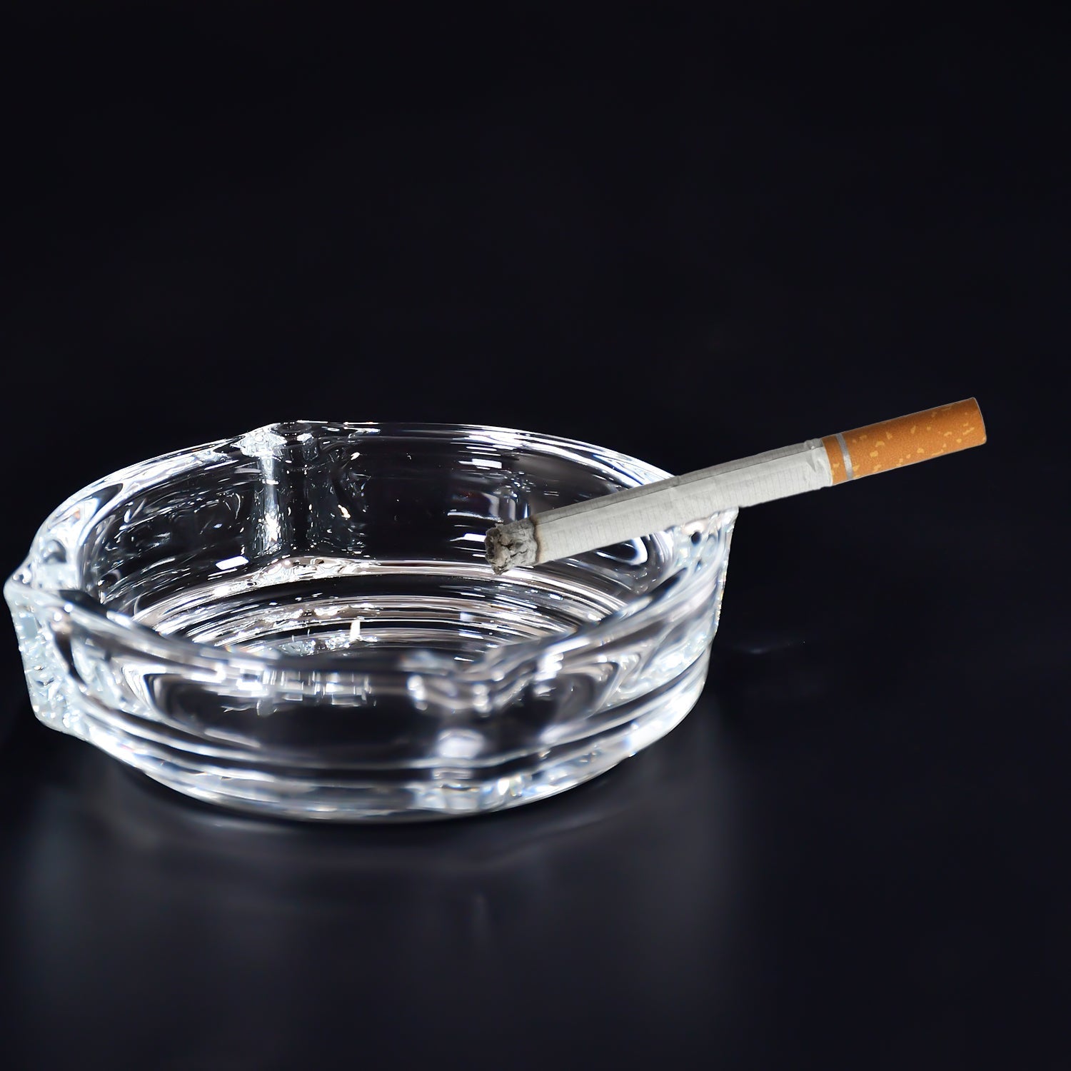 Glass Brunswick Crystal Quality Cigar Cigarette Ashtray Round Tabletop for Home Office Indoor Outdoor Home Decor