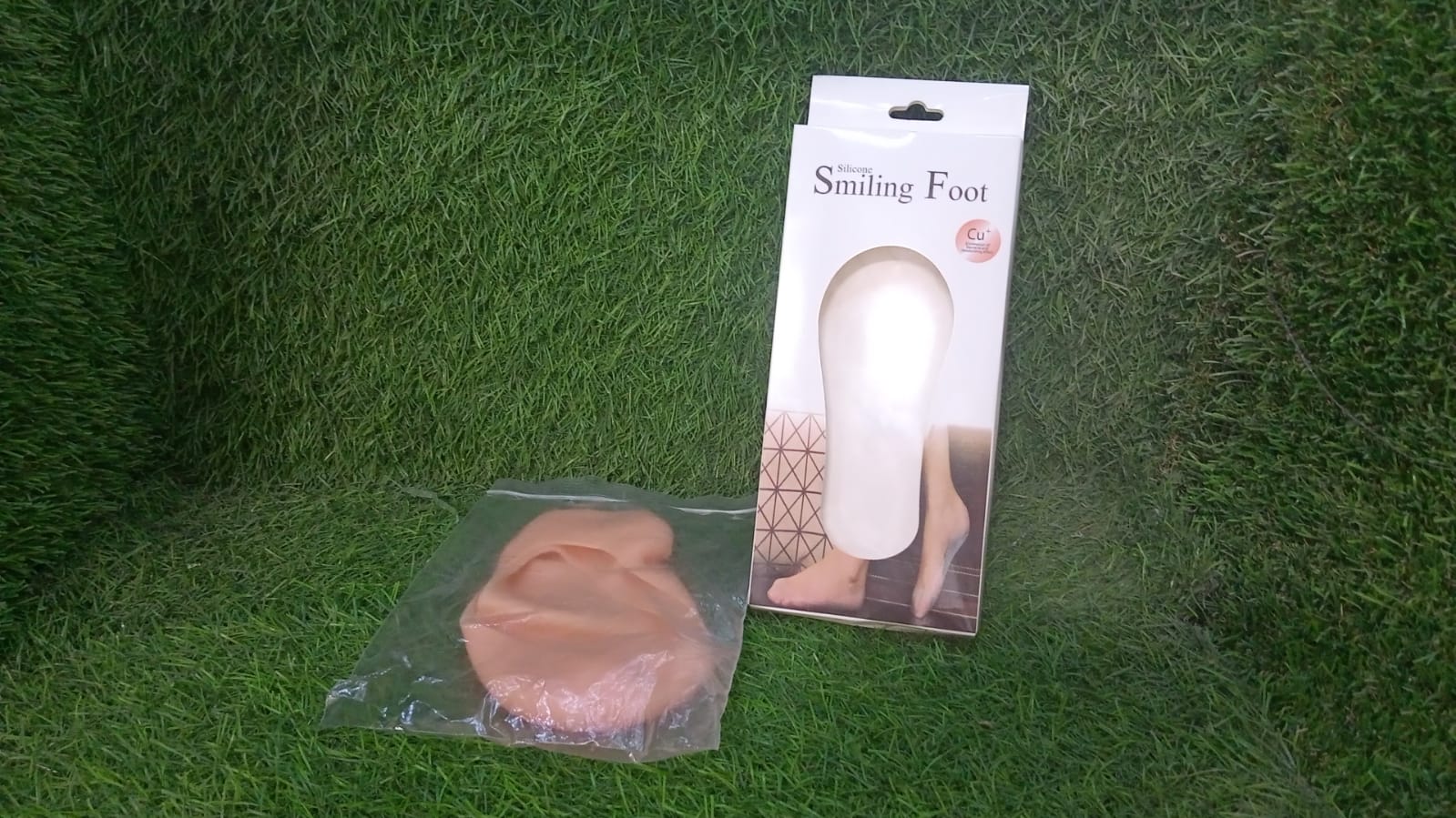 Silicone gel foot protectors designed for moisturizing.