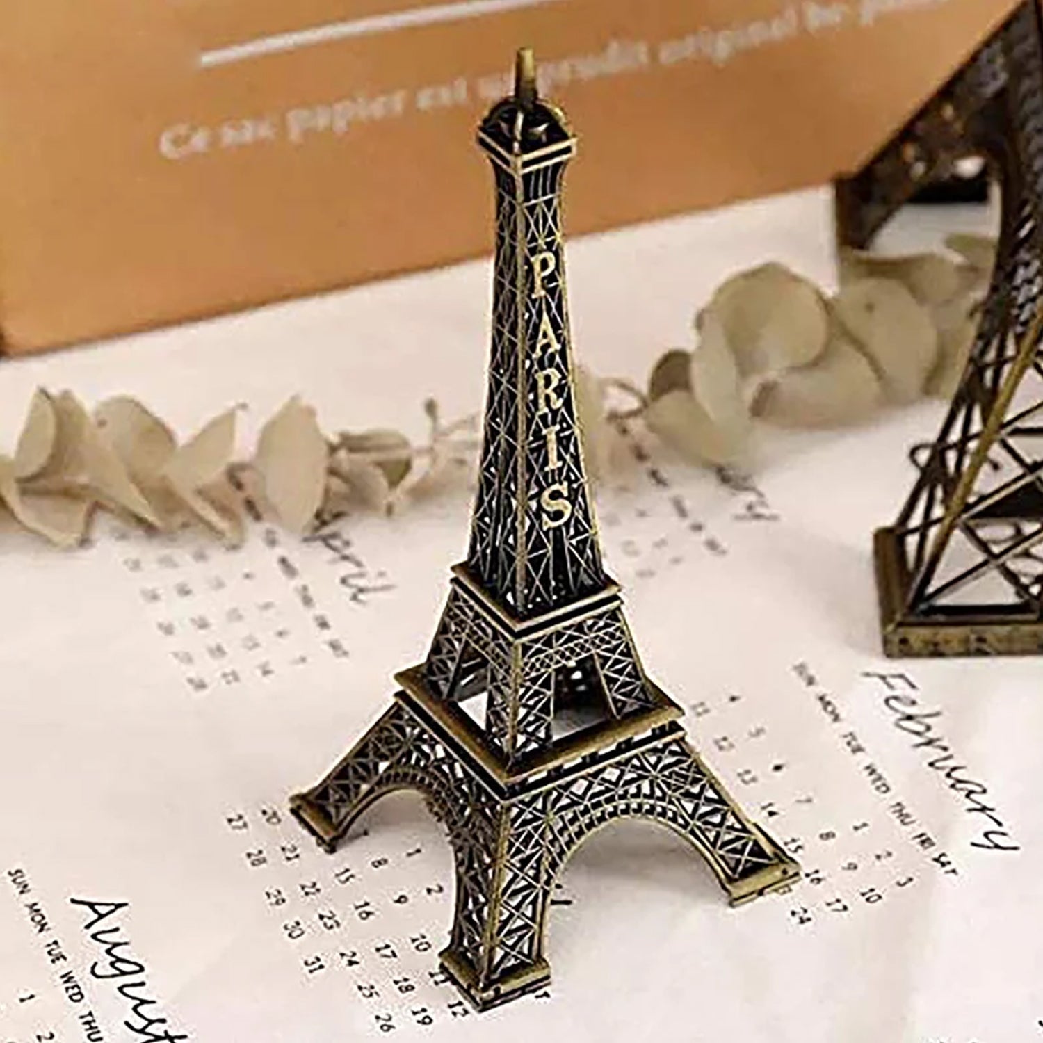 Antique Finish 3D Metal Paris Eiffel Tower Metal Craft Famous Landmark Building Metal Statue, Cabinet, Office, Gifts Decorative Showpiece.